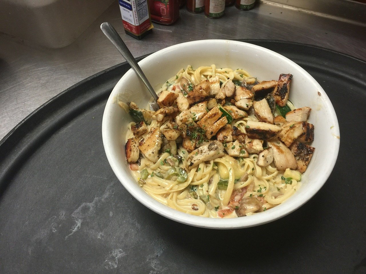grilled-chicken-with-pasta-896898_1280
