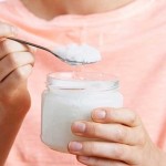 Svakog dana drži kokosovo ulje u ustima: Kada vidite šta je razlog i vi ćete to raditi isto (VIDEO)